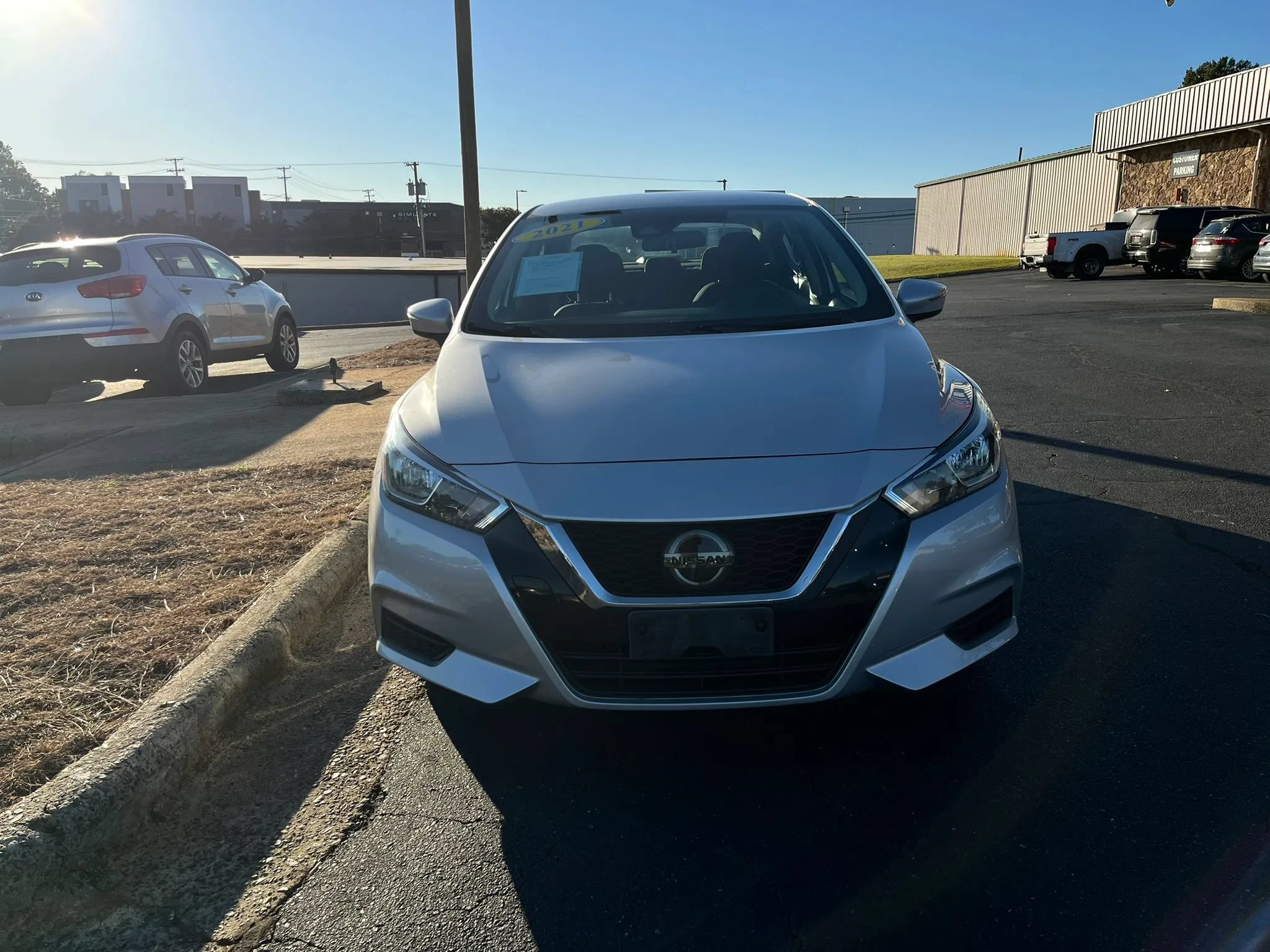 Used 2021 Nissan Versa SV FWD image 2