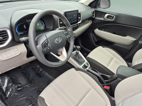 Used 2025 Hyundai Venue SEL FWD image 38