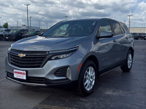 Used 2023 Chevrolet Equinox LT AWD/4WD image 2