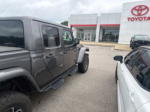 Used 2023 Jeep Gladiator Rubicon w/ LED Lighting Group AWD/4WD image 9