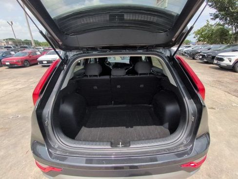 Used 2025 Kia Niro LX FWD image 28