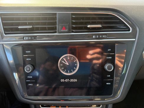 Used 2020 Volkswagen Tiguan SE w/ Panoramic Sunroof Package AWD/4WD image 21