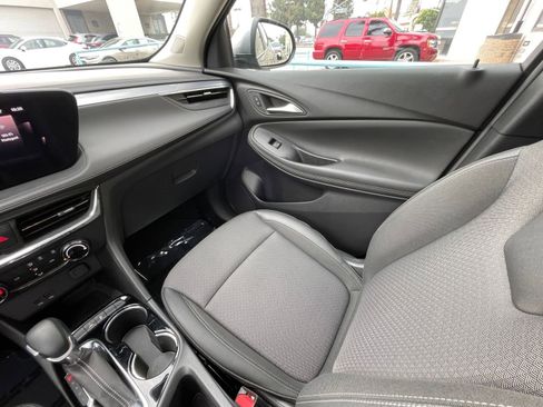 Used 2025 Buick Encore GX Preferred image 35