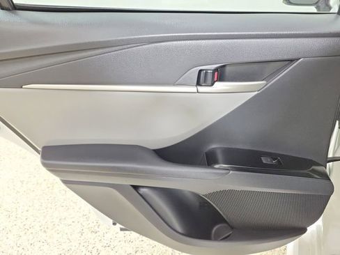 Used 2025 Toyota Camry SE FWD image 14