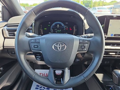 Used 2025 Toyota Camry SE FWD image 21
