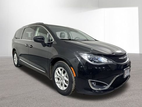 Used 2020 Chrysler Pacifica Touring-L image 3