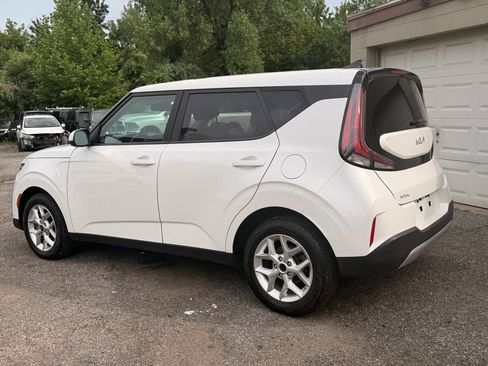 Used 2023 Kia Soul LX w/ Option Group 015 FWD image 4