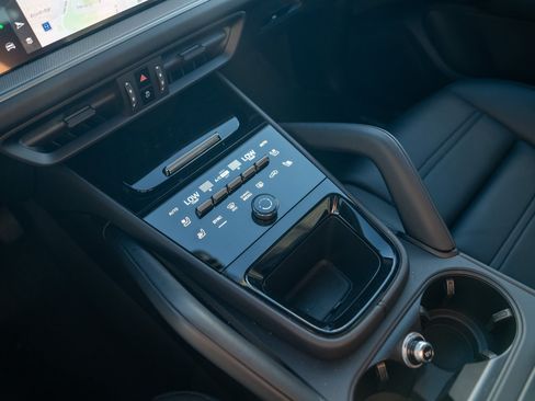 Certified 2026 Porsche Cayenne Coupe AWD/4WD image 21