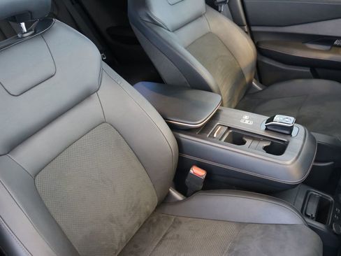 Used 2023 Nissan Ariya AWD image 42