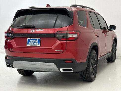 New 2025 Honda Pilot Touring image 7