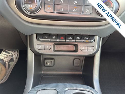Used 2022 Chevrolet Colorado Z71 AWD/4WD image 24