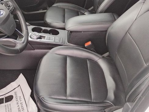 Used 2022 Ford Escape SEL w/ Technology Package FWD image 17