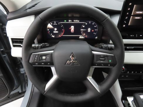 New 2026 Mitsubishi Outlander SE FWD image 11
