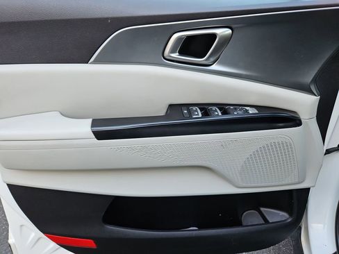 Used 2024 Kia Carnival LX image 25