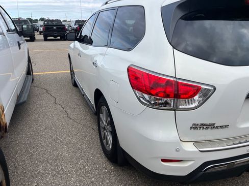 Used 2014 Nissan Pathfinder SL w/ SL Tech Package AWD/4WD image 10