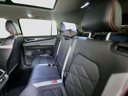 Used 2024 Volkswagen Atlas Peak Edition SE AWD/4WD image 23