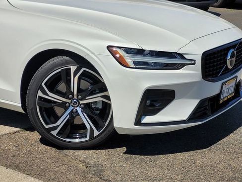 Used 2024 Volvo S60 B5 Core AWD/4WD image 9