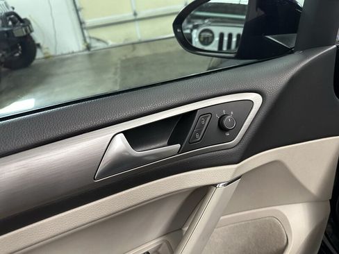 Used 2015 Volkswagen Golf TDI S FWD image 23