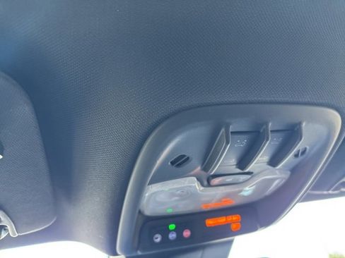 Used 2024 Chevrolet Colorado Z71 w/ Z71 Convenience Package 2 image 18