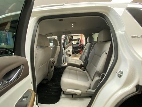 Used 2023 GMC Acadia SLE w/ Driver Convenience Package AWD/4WD image 14