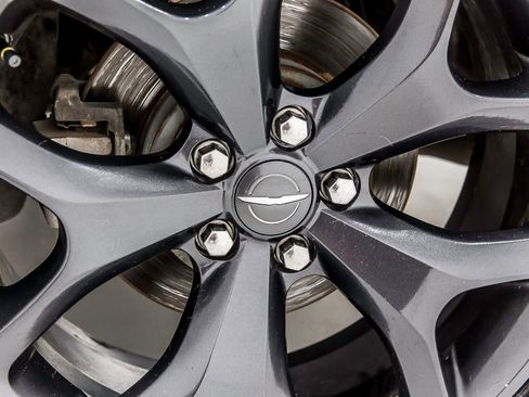 Used 2023 Chrysler 300 Touring w/ Sport Appearance Package image 34