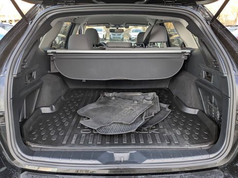 Used 2022 Subaru Outback Premium image 31