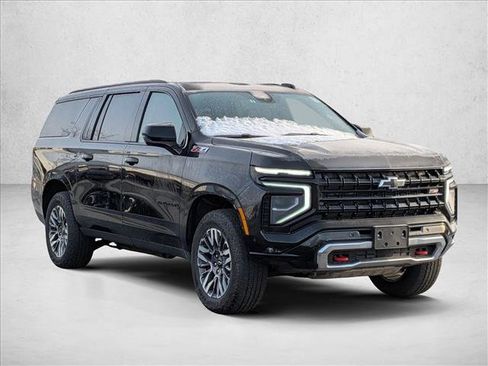 Used 2025 Chevrolet Suburban Z71 image 3