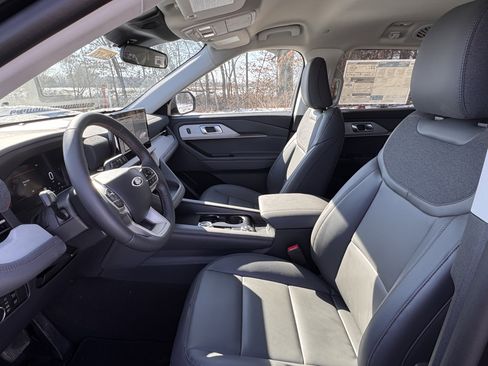 New 2026 Ford Explorer Active w/ Active Comfort Package image 7