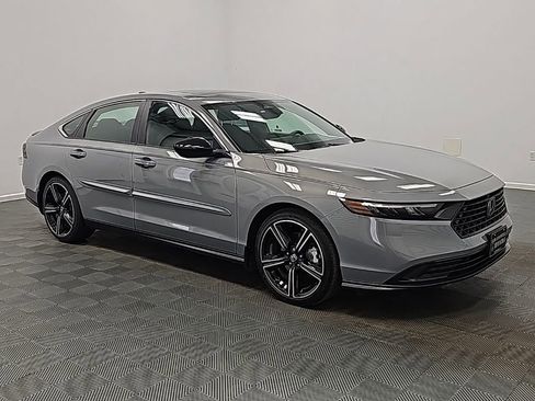 Used 2025 Honda Accord Sport image 1