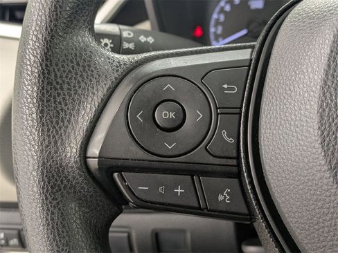 Used 2021 Toyota Corolla LE image 18