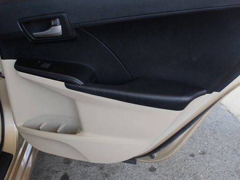 Used 2012 Toyota Camry LE image 30