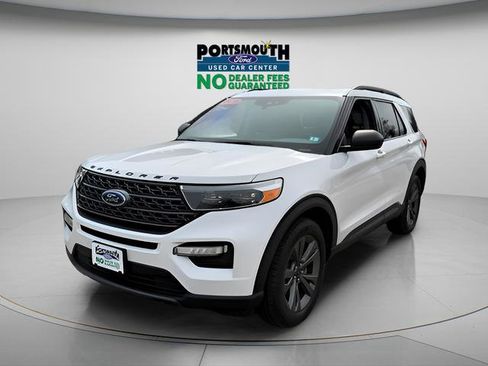 Used 2021 Ford Explorer XLT w/ Equipment Group 202A AWD/4WD image 16