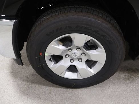 New 2026 RAM 1500 4x4 Crew Cab image 7