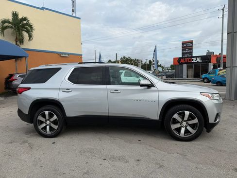 Used 2018 Chevrolet Traverse LT FWD image 4