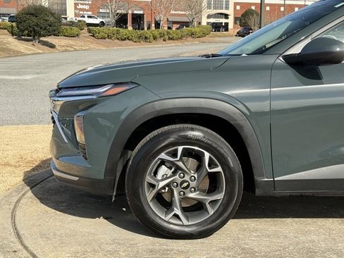 Used 2025 Chevrolet Trax LT image 12