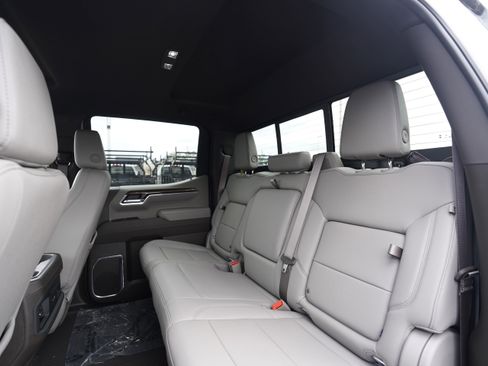 Used 2025 Chevrolet Silverado 1500 LT Trail Boss w/ LT Trail Boss Premium Package AWD/4WD image 9