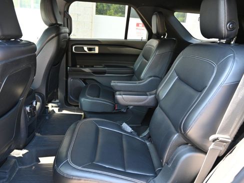 Used 2020 Ford Explorer XLT w/ Equipment Group 202A AWD/4WD image 16
