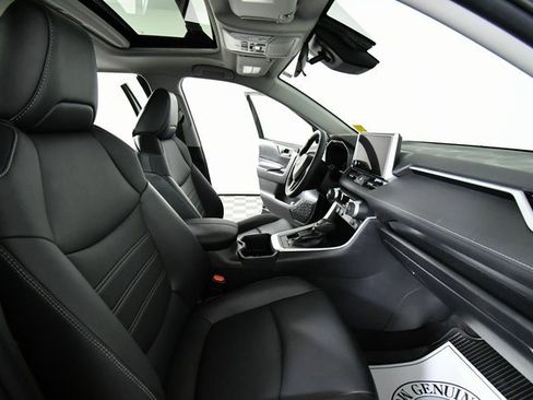 Used 2023 Toyota RAV4 XLE Premium image 23