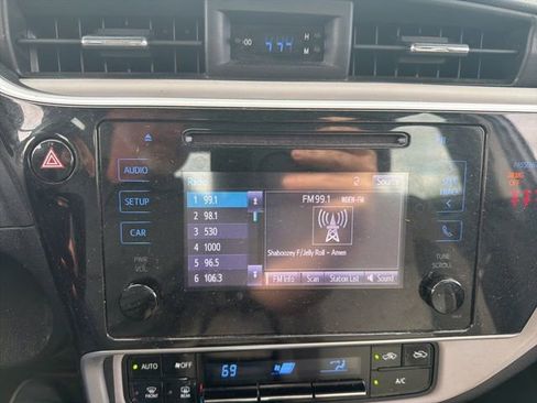 Used 2018 Toyota Corolla LE image 17