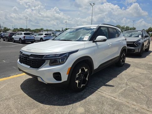 Certified 2025 Kia Seltos EX w/ EX Sunroof Package FWD image 4
