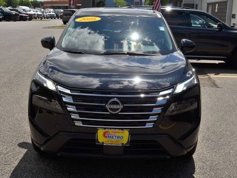 Used 2025 Nissan Rogue SV AWD/4WD image 3