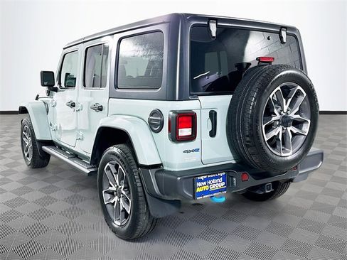 Used 2024 Jeep Wrangler Unlimited image 5