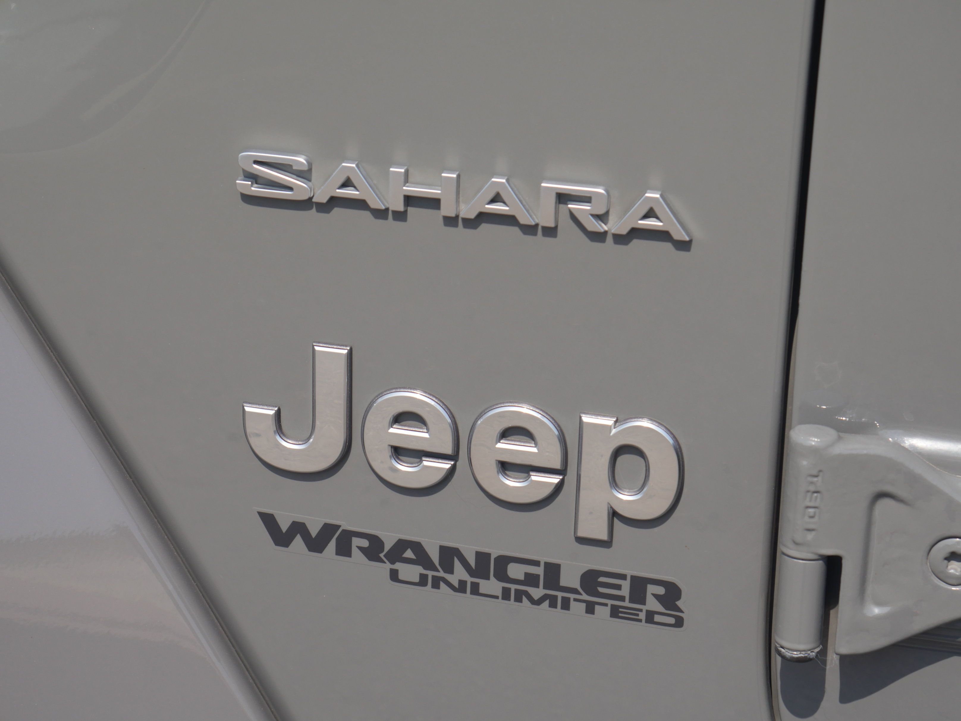 Used 2018 Jeep Wrangler Unlimited Sahara AWD/4WD image 16