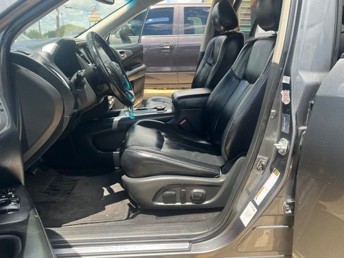 Used 2020 Nissan Pathfinder SL AWD/4WD image 13