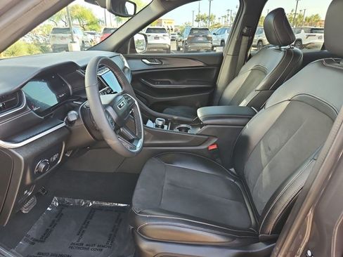 Used 2024 Jeep Grand Cherokee Altitude AWD/4WD image 21