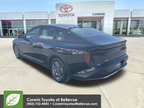 Used 2025 Kia K4 LX image 3