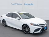 Used 2022 Toyota Camry SE image 2