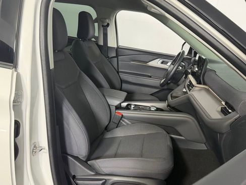 Used 2025 Ford Explorer Active RWD image 31