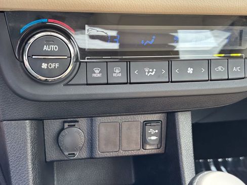 Used 2016 Toyota Corolla LE image 24