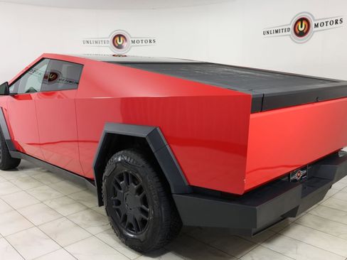 Used 2024 Tesla Cybertruck AWD Crew Cab image 4